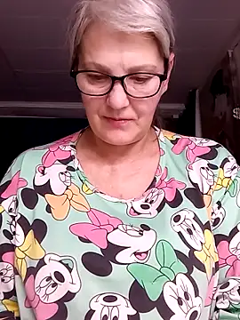 Snapshot of irinamaux chatting on June 16, 5:21 am irinamaux online show from June 16, 5:21 am