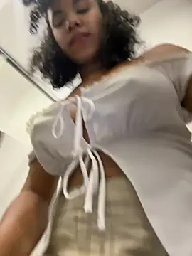 Snapshot of Brunettexio chatting on December 8, 5:22 pm Brunettexio online show from December 8, 5:22 pm