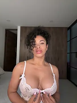 Snapshot of Brunettexio chatting on December 14, 2:31 pm Brunettexio online show from December 14, 2:31 pm