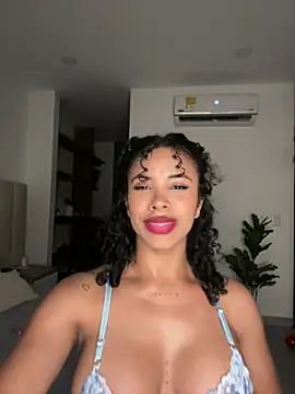 Snapshot of Brunettexio chatting on February 15, 10:21 pm Brunettexio online show from February 15, 10:21 pm