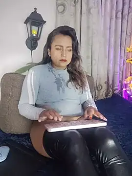 Snapshot of silvana_queen07 chatting on July 2, 4:24 pm silvana queen07 online show from July 2, 4:24 pm