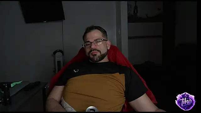 Zander823 online show from March 24, 3:11 am