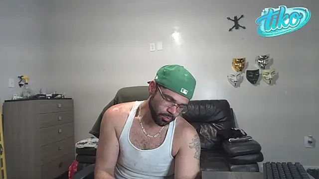 Zander823 online show from May 14, 1:01 am