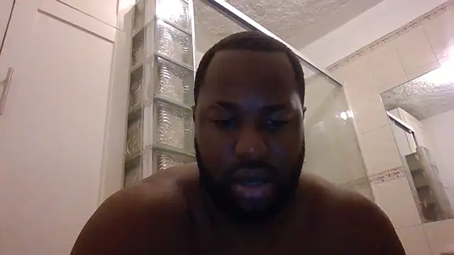 Snapshot of Bighood_T chatting on April 30, 3:35 am Bighood T online show from April 30, 3:35 am