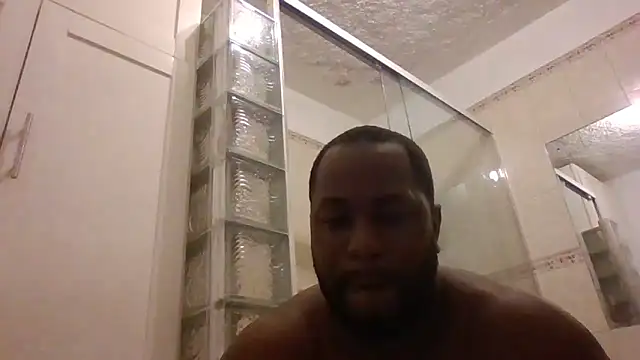 Snapshot of Bighood_T chatting on June 21, 5:43 am Bighood T online show from June 21, 5:43 am