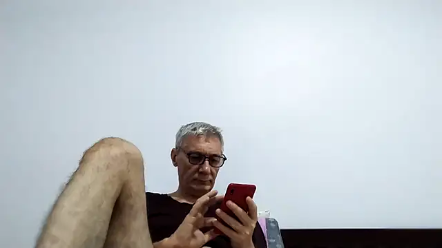 Snapshot of BIGUNCUTHARDCOCK chatting on May 1, 12:04 am BIGUNCUTHARDCOCK online show from May 1, 12:04 am