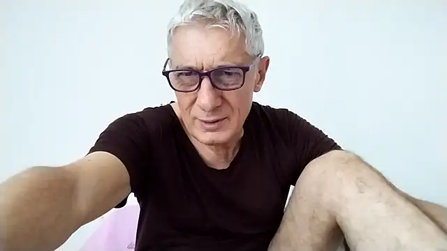 Snapshot of BIGUNCUTHARDCOCK chatting on May 2, 1:21 am BIGUNCUTHARDCOCK online show from May 2, 1:21 am