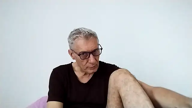 Snapshot of BIGUNCUTHARDCOCK chatting on May 4, 12:17 am BIGUNCUTHARDCOCK online show from May 4, 12:17 am