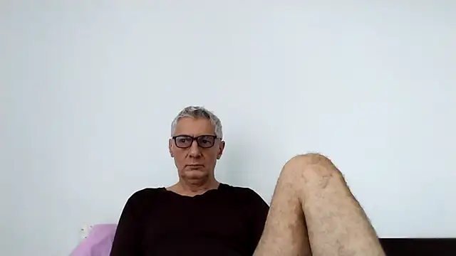 Snapshot of BIGUNCUTHARDCOCK chatting on May 5, 1:13 am BIGUNCUTHARDCOCK online show from May 5, 1:13 am