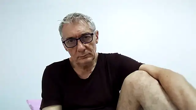 Snapshot of BIGUNCUTHARDCOCK chatting on May 14, 12:28 am BIGUNCUTHARDCOCK online show from May 14, 12:28 am