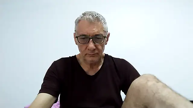 Snapshot of BIGUNCUTHARDCOCK chatting on May 17, 12:30 am BIGUNCUTHARDCOCK online show from May 17, 12:30 am