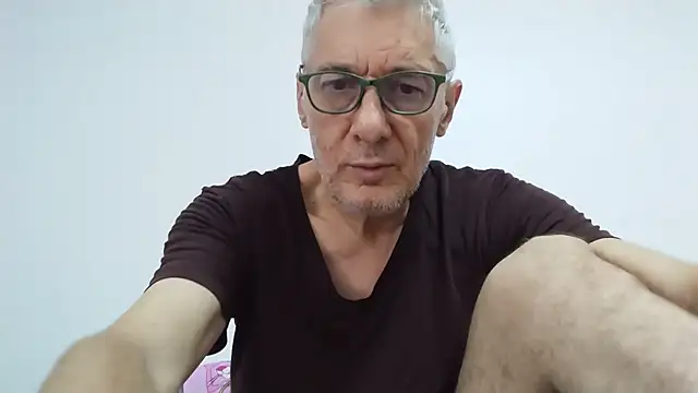 Snapshot of BIGUNCUTHARDCOCK chatting on May 27, 1:13 am BIGUNCUTHARDCOCK online show from May 27, 1:13 am