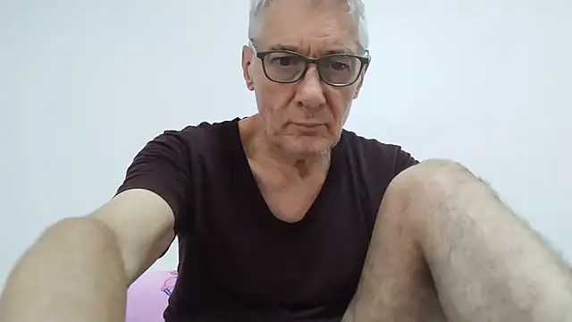 Snapshot of BIGUNCUTHARDCOCK chatting on June 4, 12:05 am BIGUNCUTHARDCOCK online show from June 4, 12:05 am