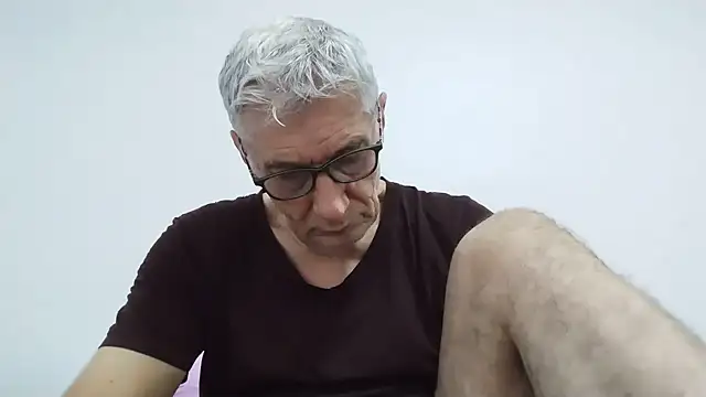 Snapshot of BIGUNCUTHARDCOCK chatting on June 10, 1:28 am BIGUNCUTHARDCOCK online show from June 10, 1:28 am