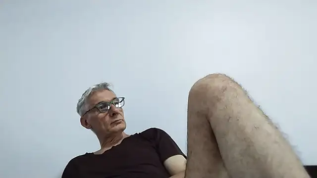 Snapshot of BIGUNCUTHARDCOCK chatting on June 25, 12:10 am BIGUNCUTHARDCOCK online show from June 25, 12:10 am