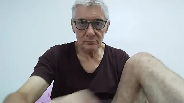Snapshot of BIGUNCUTHARDCOCK chatting on June 28, 12:05 am BIGUNCUTHARDCOCK online show from June 28, 12:05 am