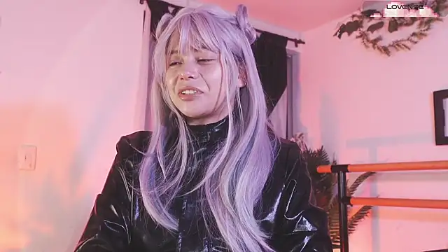 Snapshot of loIijanne chatting on December 13, 2:43 am loIijanne online show from December 13, 2:43 am