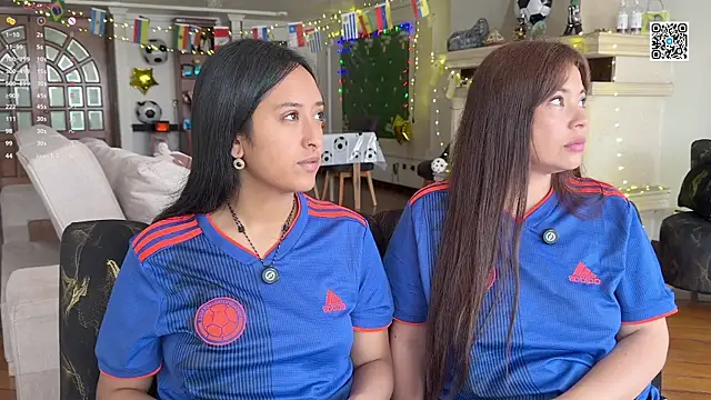 Snapshot of 2SummerLove1 chatting on June 20, 2:20 pm 2SummerLove1 online show from June 20, 2:20 pm