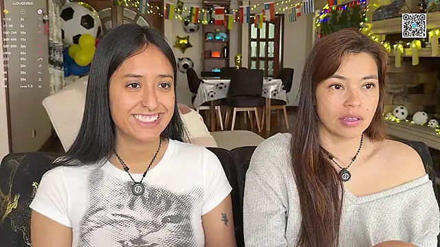 Snapshot of 2SummerLove1 chatting on June 26, 6:45 pm 2SummerLove1 online show from June 26, 6:45 pm