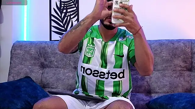 Snapshot of Bruno_Mattos chatting on December 5, 11:40 pm Bruno Mattos online show from December 5, 11:40 pm