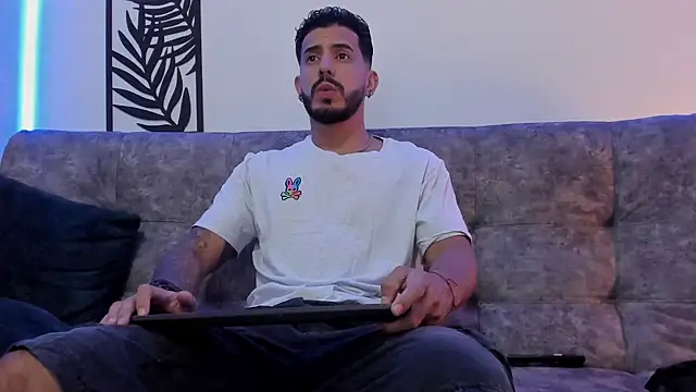 Snapshot of Bruno_Mattos chatting on February 8, 9:57 pm Bruno Mattos online show from February 8, 9:57 pm