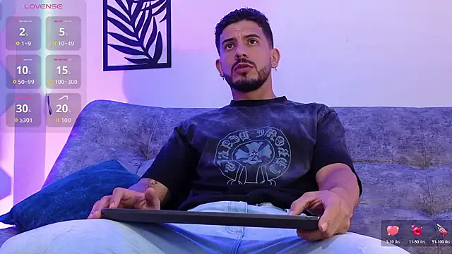 Snapshot of Bruno_Mattos chatting on February 14, 11:01 pm Bruno Mattos online show from February 14, 11:01 pm