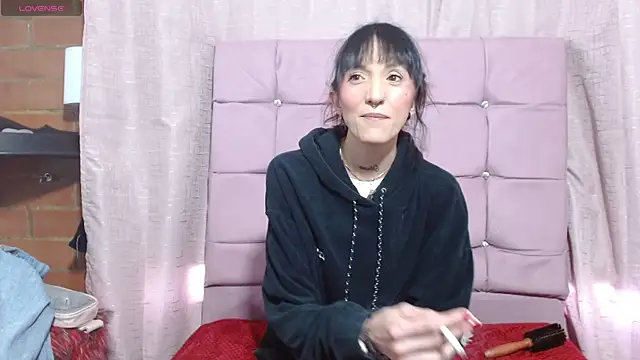 Snapshot of Sakura_and_yuki chatting on December 10, 1:00 pm Sakura and yuki online show from December 10, 1:00 pm