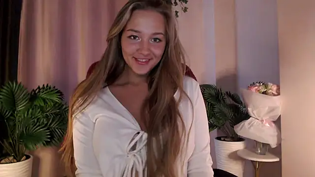 Snapshot of Milk_Bunny chatting on February 5, 8:54 am Milk Bunny online show from February 5, 8:54 am