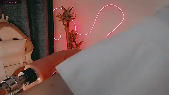 Queen Deepthroat online show from February 21, 11:39 pm