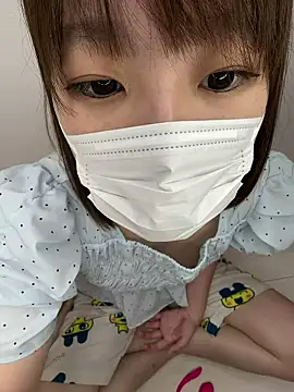 Snapshot of hi---chan- chatting on July 7, 7:07 pm hi---chan- online show from July 7, 7:07 pm