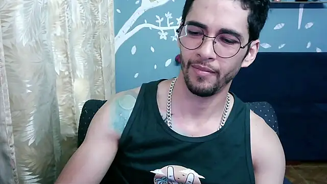 Snapshot of ponzothc chatting on October 7, 8:06 pm ponzothc online show from October 7, 8:06 pm