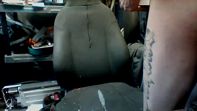 Aaronbp online show from December 1, 6:46 pm