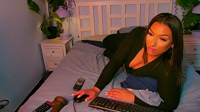 Snapshot of JanesaMiaBabestationx chatting on September 12, 1:00 pm JanesaMiaBabestationx online show from September 12, 1:00 pm