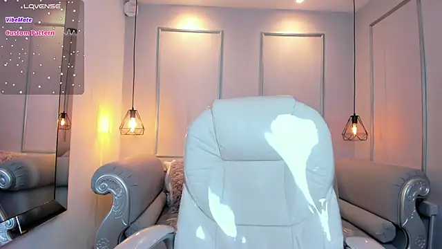 AzuraKindong online show from October 17, 7:05 pm