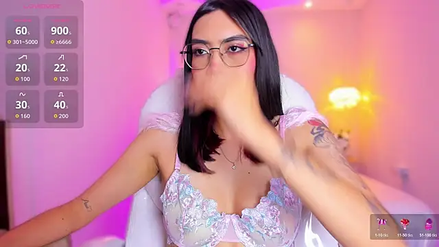 AzuraKindong online show from April 14, 7:20 pm