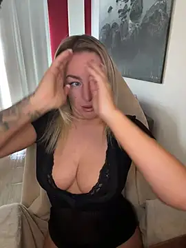 Snapshot of ChristyAdair chatting on March 4, 9:40 am ChristyAdair online show from March 4, 9:40 am