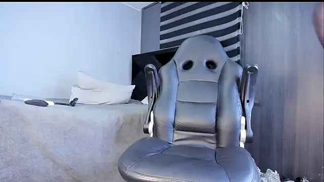 Dancelwashington online show from April 18, 4:33 pm