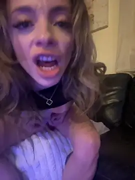 Snapshot of greedybratt chatting on September 21, 5:53 am greedybratt online show from September 21, 5:53 am