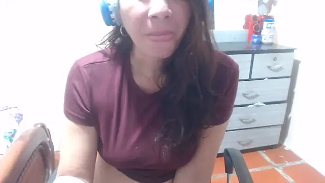 Snapshot of Ainhoa-hot chatting on May 10, 5:23 am Ainhoa-hot online show from May 10, 5:23 am
