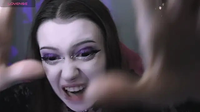 prettybones online show from March 22, 1:53 am