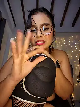 Snapshot of Juanelopez1 chatting on December 20, 9:43 am Juanelopez1 online show from December 20, 9:43 am