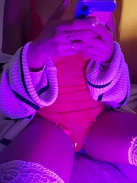 Snapshot of SexyErola27 chatting on October 12, 10:14 am SexyErola27 online show from October 12, 10:14 am