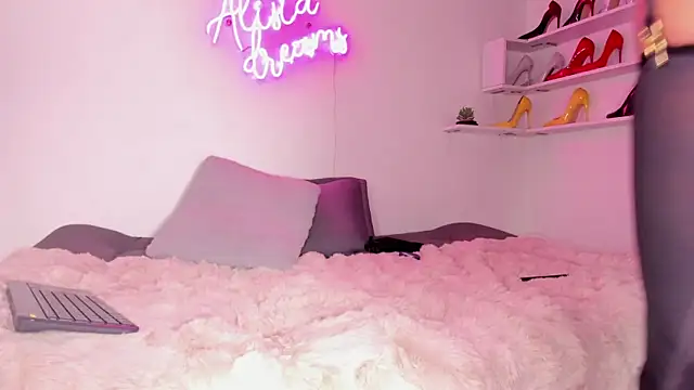 alisiadreams22 online show from March 10, 3:52 pm