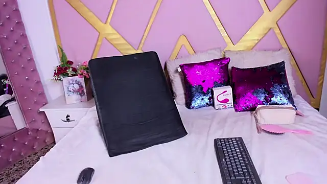 ShellbyDior online show from March 3, 8:26 pm