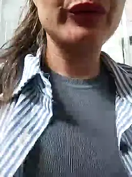 Snapshot of sweetfantasyy69 chatting on December 17, 3:28 pm sweetfantasyy69 online show from December 17, 3:28 pm