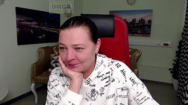 Snapshot of Lily_flower7 chatting on June 11, 4:54 am Lily flower7 online show from June 11, 4:54 am