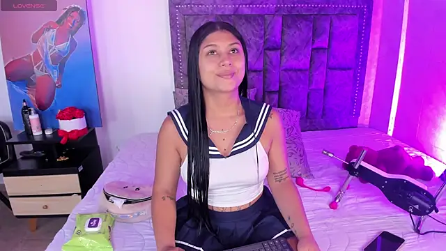 Snapshot of CandyRoxx1_ chatting on June 3, 6:35 pm CandyRoxx1 online show from June 3, 6:35 pm