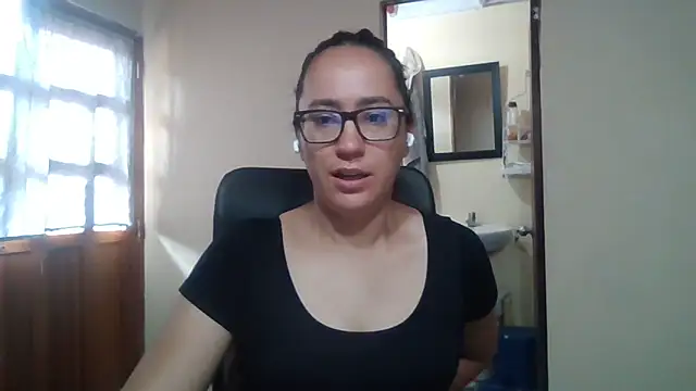 Snapshot of brittanycheeks chatting on April 21, 2:23 pm brittanycheeks online show from April 21, 2:23 pm
