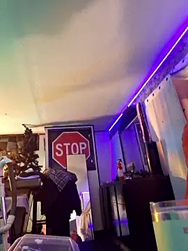 Snapshot of samone9 chatting on December 5, 3:26 am samone9 online show from December 5, 3:26 am