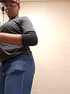 Snapshot of samone9 chatting on February 3, 2:25 am samone9 online show from February 3, 2:25 am